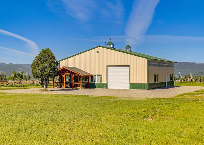 Apartment Retreat W/ Mountain Views - Near Trails!