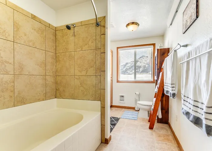Retreat W/ Mountain Views - Near Trails! Apartment
