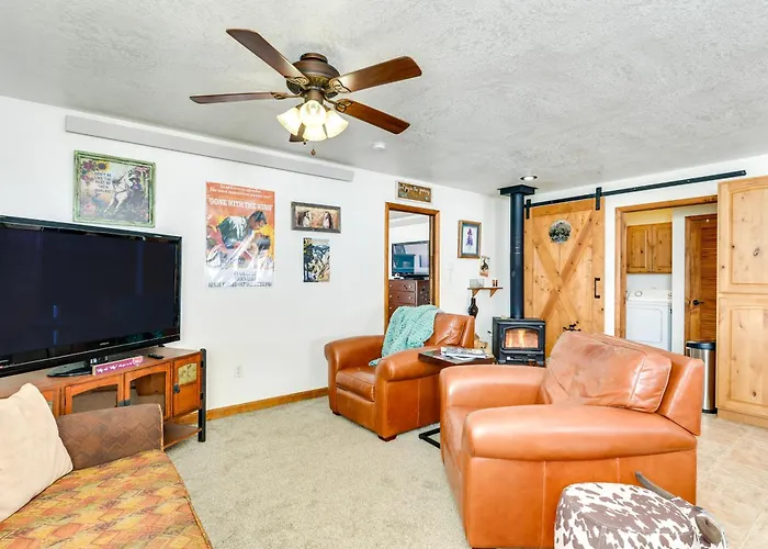 Retreat W/ Mountain Views - Near Trails! Apartment *