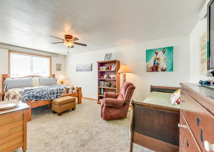 Apartment Retreat W/ Mountain Views - Near Trails! *