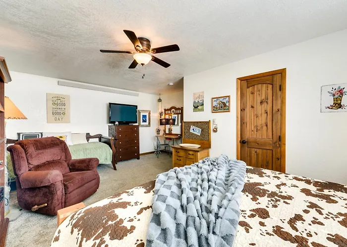 Retreat W/ Mountain Views - Near Trails! *
